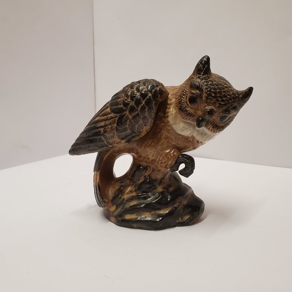 Vintage WONY ceramic owl figurine.